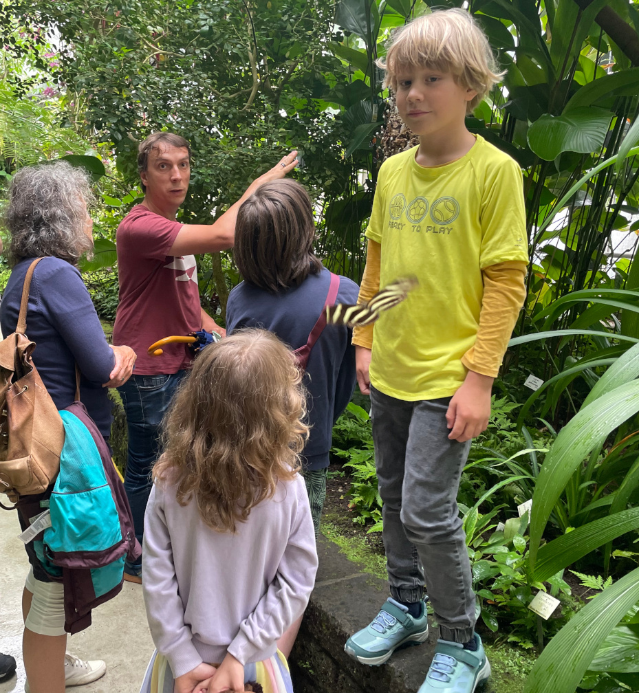 WissensSpuren Kindertour mit dem Koordinator Transfer Rolf Engelmann.